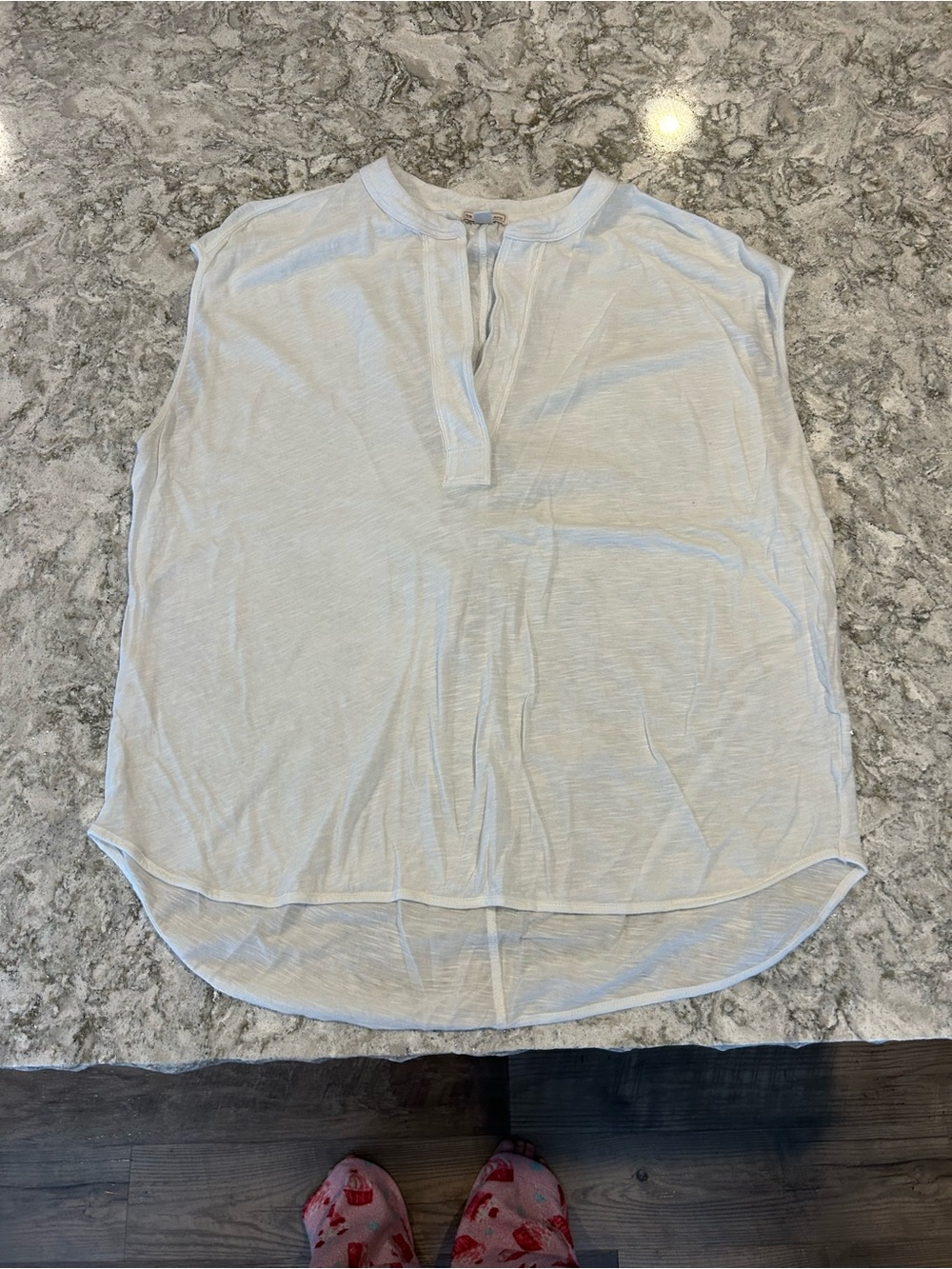 GAP Sleeveless Split-Neck this t shirt in white, L